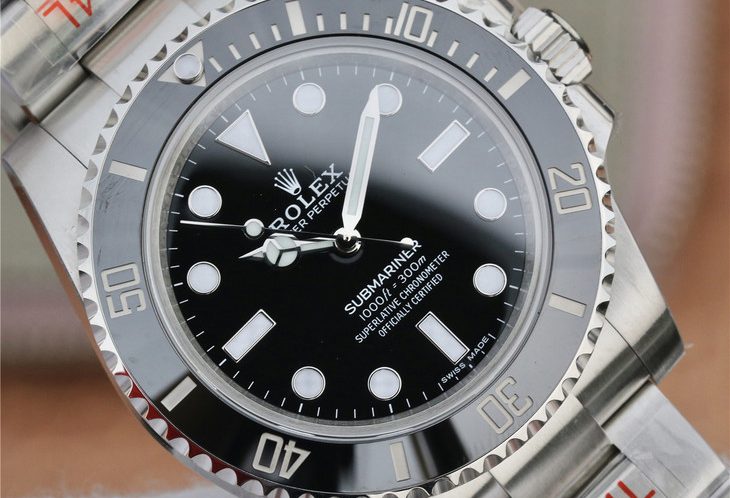 Thiết kế tổng thể của đồng hồ Rolex Submariner no date 114060 Replica 1:1