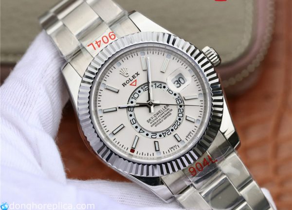 Rolex Sky Dweller 42mm có thiết kế giống bản hãng nhất