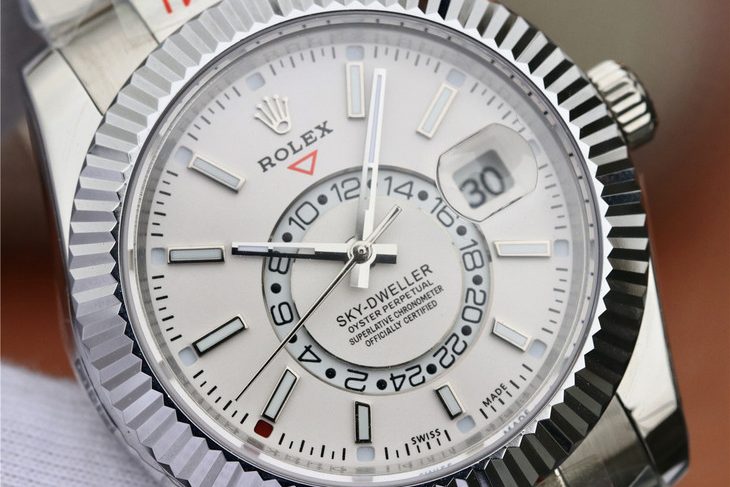 Vành Bezel của đồng hồ Rolex Sky Dweller 42mm Rep 1:1