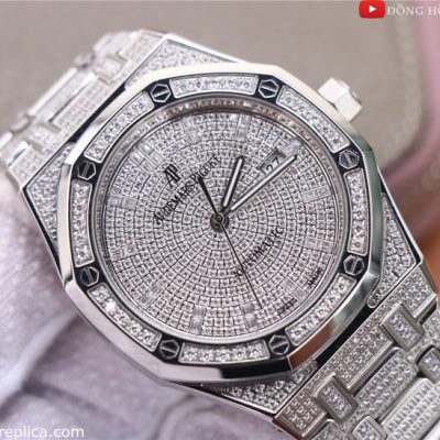 Mặt số chiếc đồng hồ được thiết kế hoàn toàn bằng kim cương mang lại sự sang trọng mà khó sản phẩm nào làm được