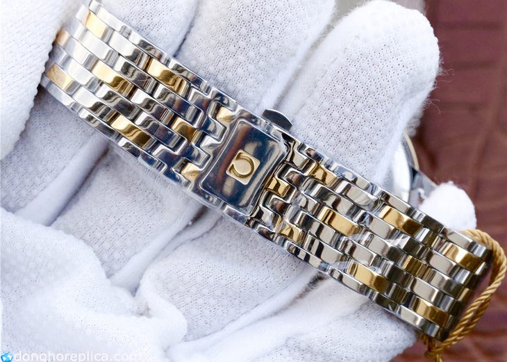 Đánh giá đồng hồ Omega nam Sapphire qua bộ dây kim loại demi mạ vàng