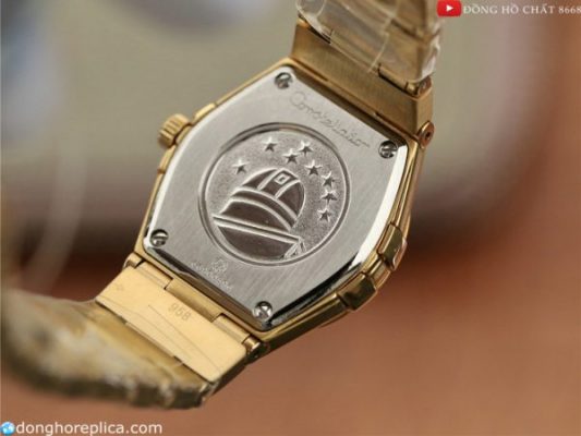 Bên trong chiếc đồng hồ Omega 8876L 132.25.24.60.54.001 Replica 1:1 là bộ máy Quartz Swiss Made.
