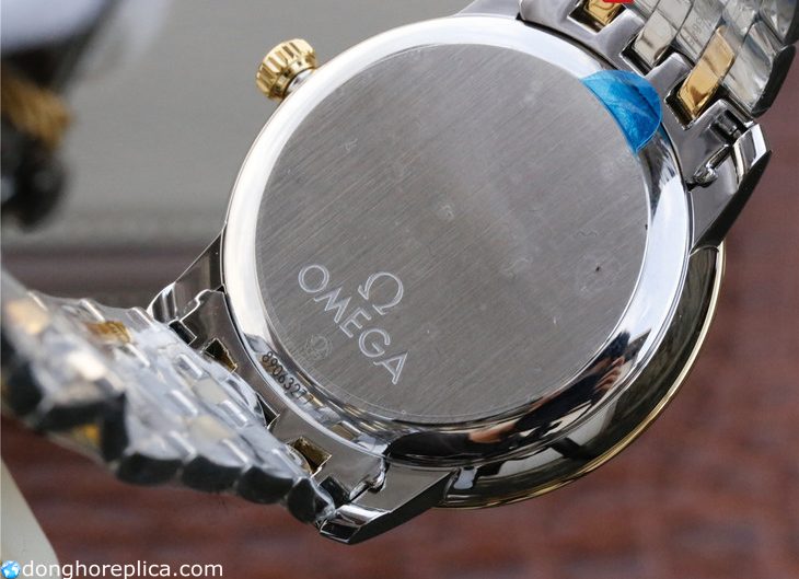 Đồng hồ Omega nam Sapphire được trang bị bộ máy cơ Thụy Sỹ bền bỉ ổn định