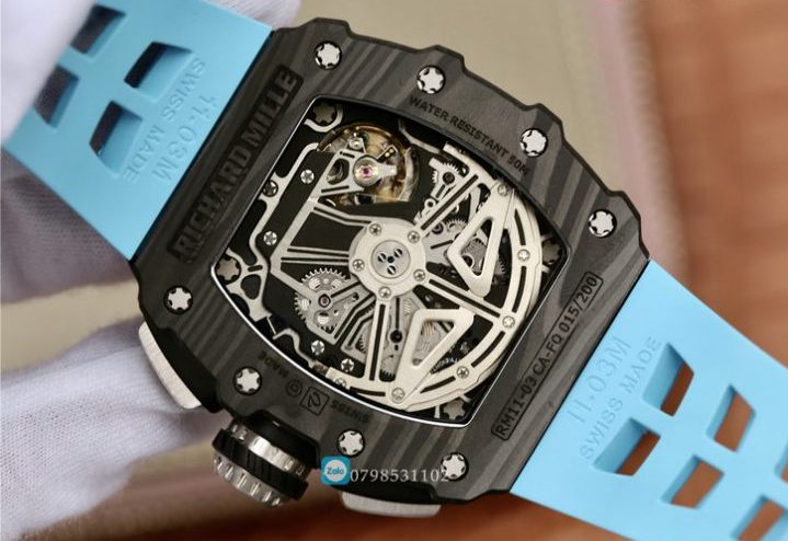 Chiếc đồng hồ Richard Mille 11 03 được trang bị bộ máy Thụy Sỹ cao cấp