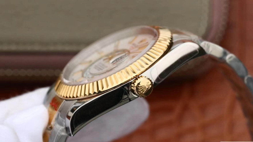 Bộ vỏ của đồng hồ Rolex Gold Sky Dweller White Dial M326933-0009 Rep 1:1