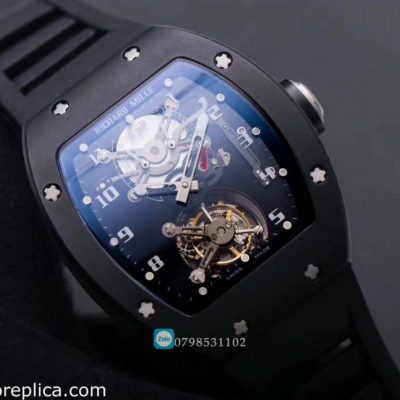 Tại góc 6 giờ đồng hồ, là lồng Tourbillon phần đắt giá nhất trên chiếc đồng hồ