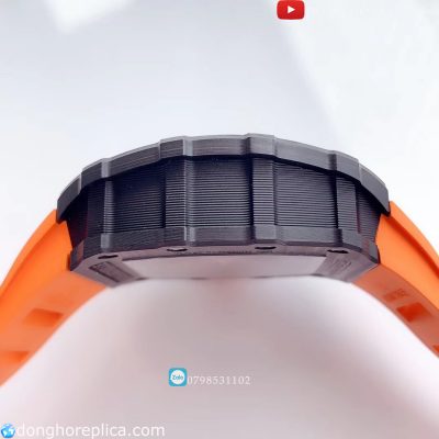 Đồng hồ richard mille super fake với lớp vỏ được làm bằng Carbon