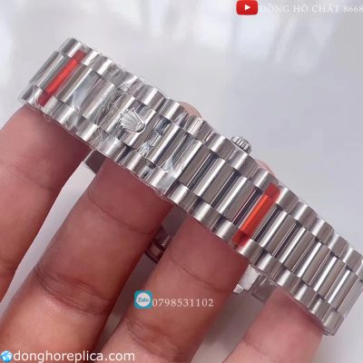 Dây deo được đánh bóng sáng loáng