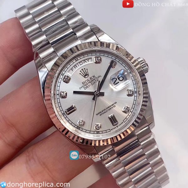 Lịch của sản phẩm Rolex fake được nhìn qua tròng kính Cyclops ở góc 3h