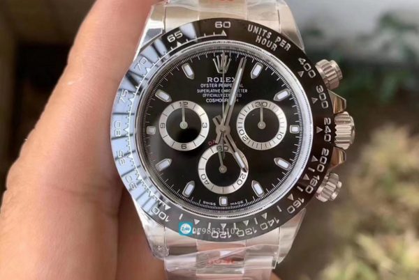 Rolex daytona mặt đen được coi là mẫu đồng hồ bấm giờ biểu tượng của Rolex