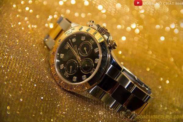 Dòng sản phẩm của Rolex sở hữu thiết kế độc đáo cùng bộ máy chính xác đến kinh ngạc. Chất liệu làm nên đồng hồ luôn là những chất liệu cao cấp nhất như vàng 24k, kim cương, đá quý.