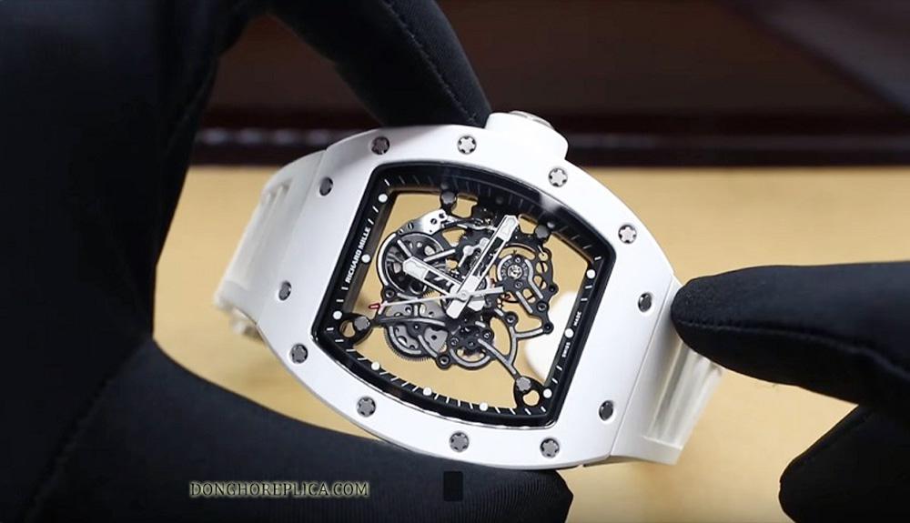 Những mẫu thiết kế đồng hồ của thương hiệu Richard Mille không chỉ đơn thuần là đồng hồ xem giờ, mà đó còn là những cỗ máy cơ khí vô cùng tỉ mỉ