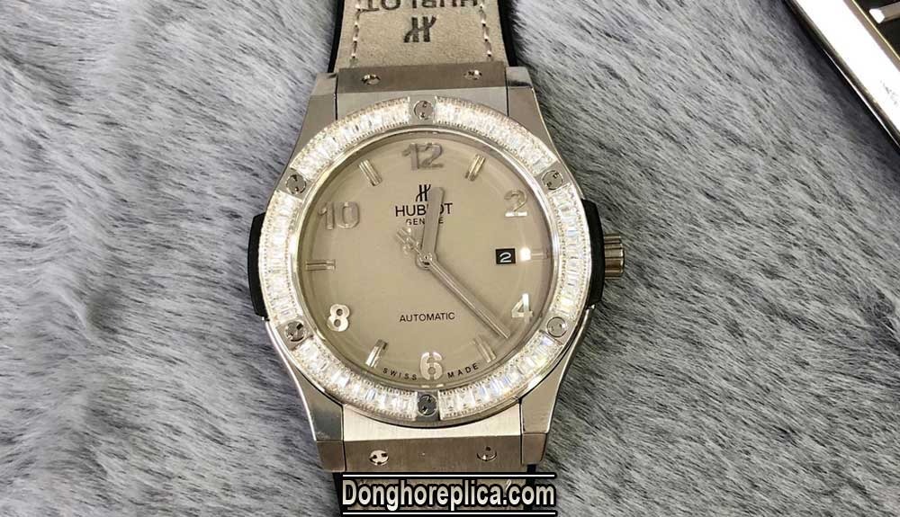 Các mẫu đồng hồ Hublot nam và nữ giá 2 triệu đang được bày bán khá rộng rãi trên thị trường