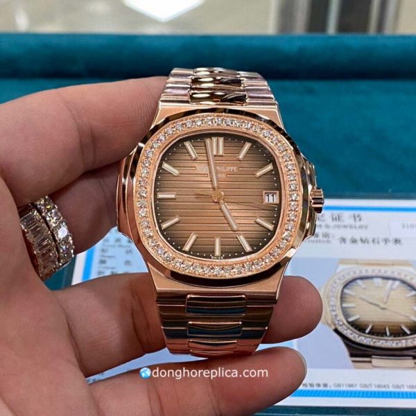 Đồng Hồ Patek Nautilus Bọc Vàng 18K 75% + 48 Viên KC Thiên Nhiên