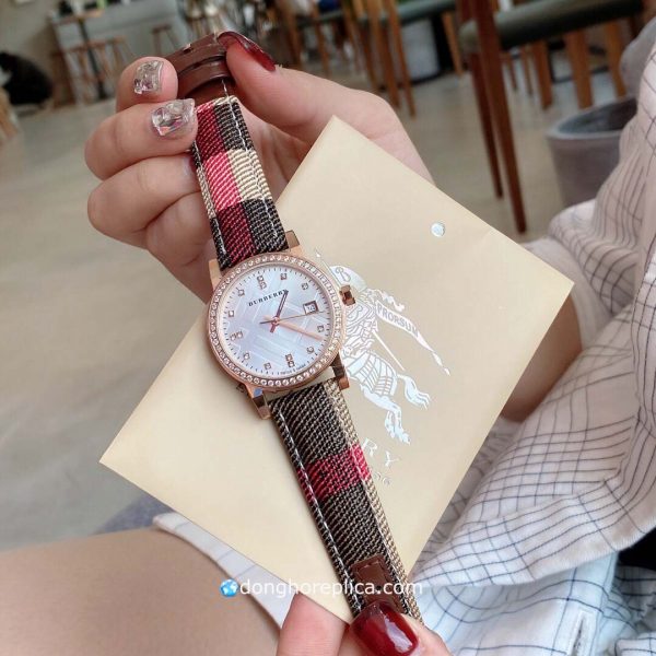 Đồng Hồ Nữ Burberry Mặt Tròn Dây Da Đính Đá Super Fake Giá Tốt