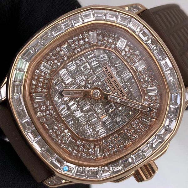 Kiểu dáng sang trọng thanh lịch của chiếc đồng hồ chế tác kim cương Patek Philippe đúc vàng Aquanut
