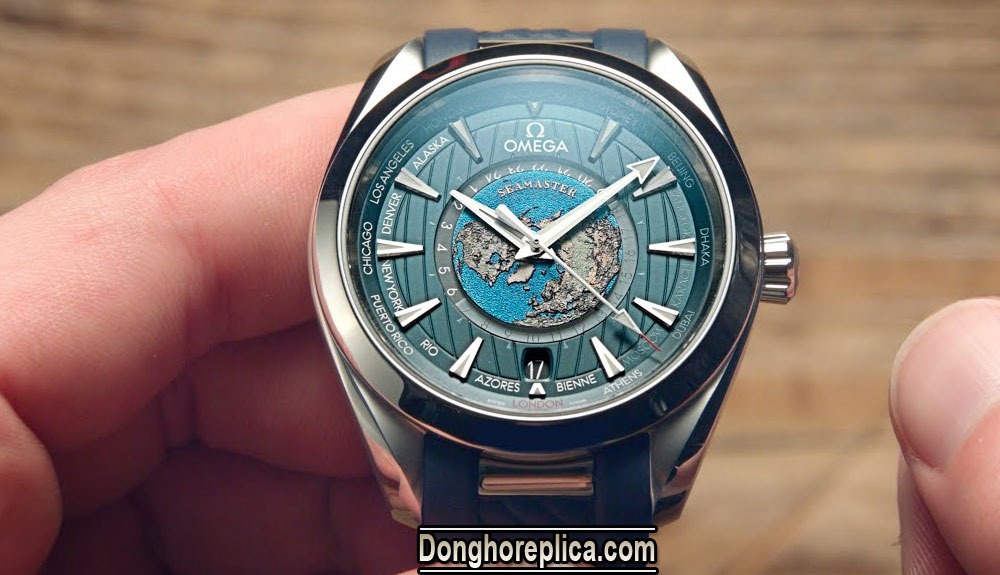 Mẫu đồng hồ Omega bản đồ Seamaster Aqua Terra GMT Worldtimer có thiết kế ấn tượng