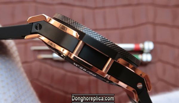 chat lieu Hublot King Power Tourbillon