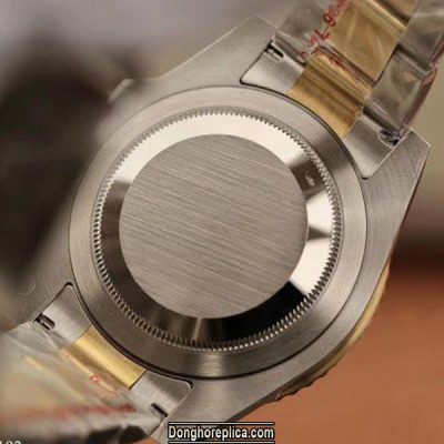 Nắp lưng kín của Rolex Yellow Gold Submariner