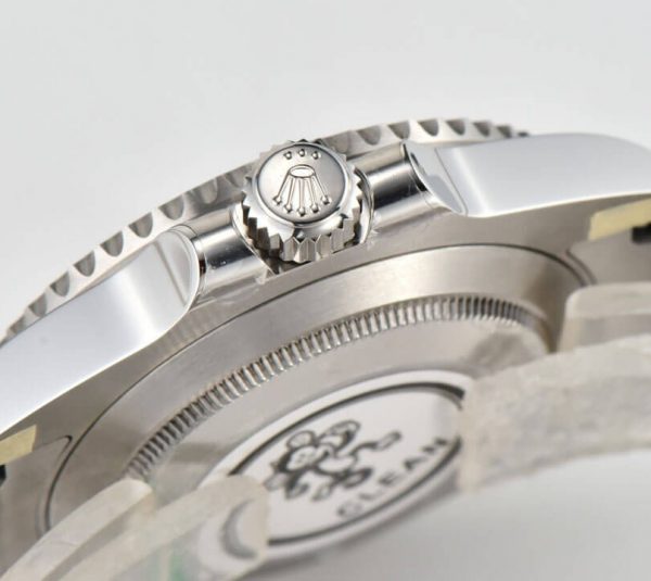Black Rolex Submariner 114060-97200 40mm sở hữu khả năng kháng nước tuyệt vời