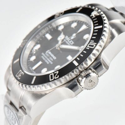 Từng chi tiết mặt số của Black Rolex Submariner 114060-97200 40mm đều được làm rất ấn tượng