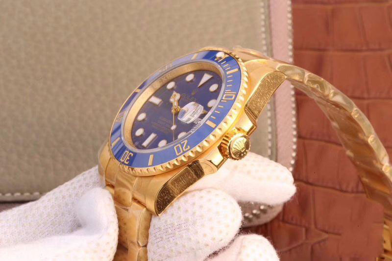 Thiết kế núm đồng hồ Rolex Submariner Bleu Date 116618LB Yellow Blue Dial