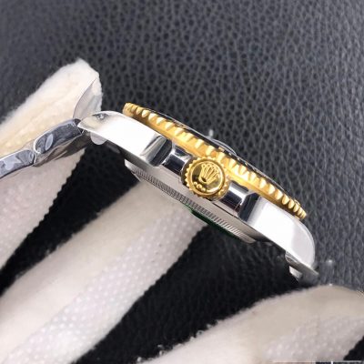 Vẻ đẹp bên ngoài của chiếc đồng hồ Rolex Submariner Oystersteel And Yellow Gold 116613LB