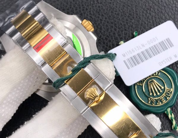 Đồng hồ Rolex Submariner Oystersteel And Yellow Gold 116613LB sở hữu bộ máy ấn tượng