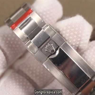 Dây khóa Oyster trên Rolex Daytona 40