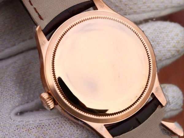 Các chi tiết ấn tượng còn lại của sản phẩm Rolex Cellini Everose Gold Date 50515 39mm