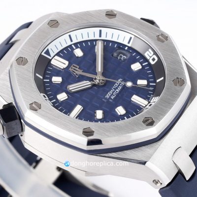 Mặt kính sáng và trong được chế tác từ kính Sapphire cao cấp