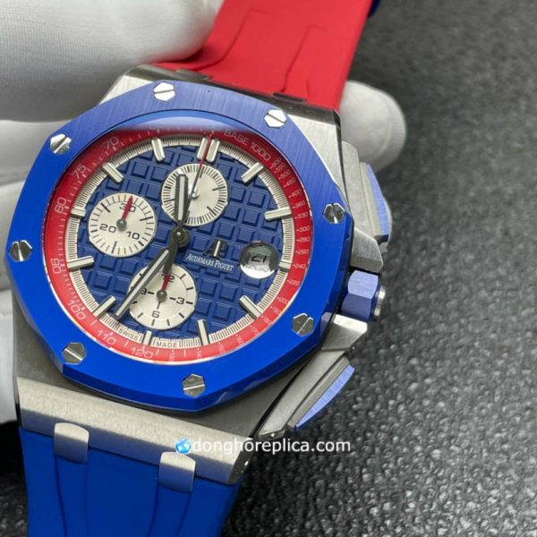 Mặt kính sáng và trong được chế tác từ kính Sapphire cao cấp