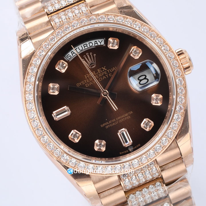 Chức năng của mẫu đồng hồ Rolex Super Fake Gold Brown Day Date M228345RBR-0011 hoạt động ổn định