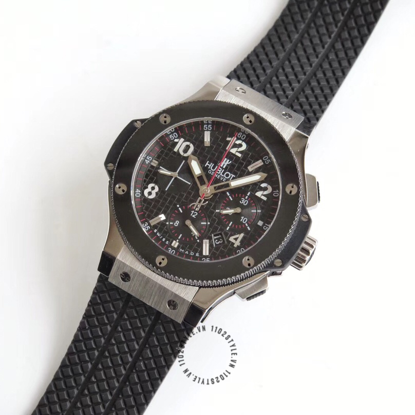 Đánh giá kích thước và chức năng của mẫu đồng hồ Hublot nam Rep 1 1 Big Bang Sport 301.SB.131.RX