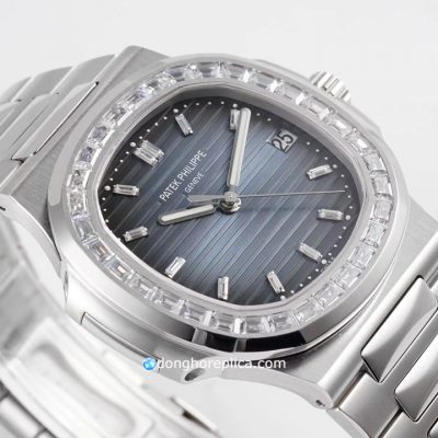 Chi tiết mặt số của mẫu đồng hồ Patek Philippe Geneve Nautilus 5711 Blue Dial Diamond