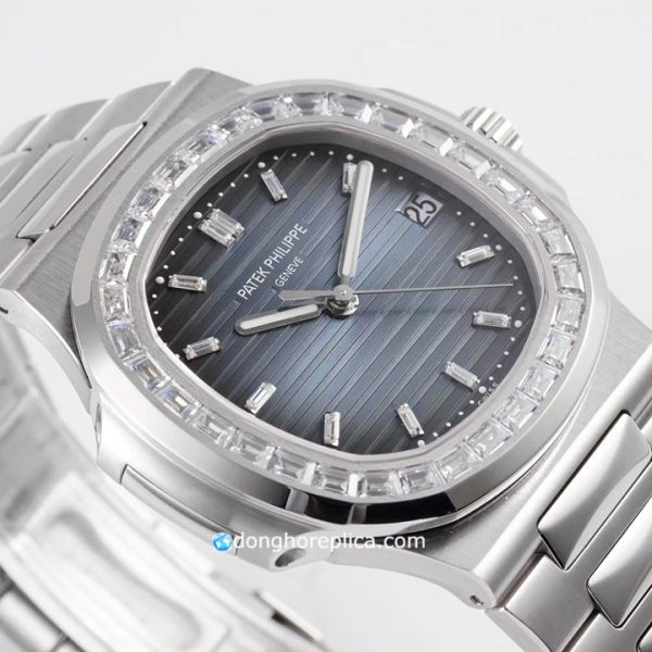 Chi tiết mặt số của mẫu đồng hồ Patek Philippe Geneve Nautilus 5711 Blue Dial Diamond