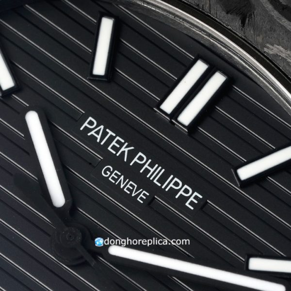 Đánh giá chi tiết mặt số của Patek Philippe Geneve Nautilus 5711 DIW Carbon