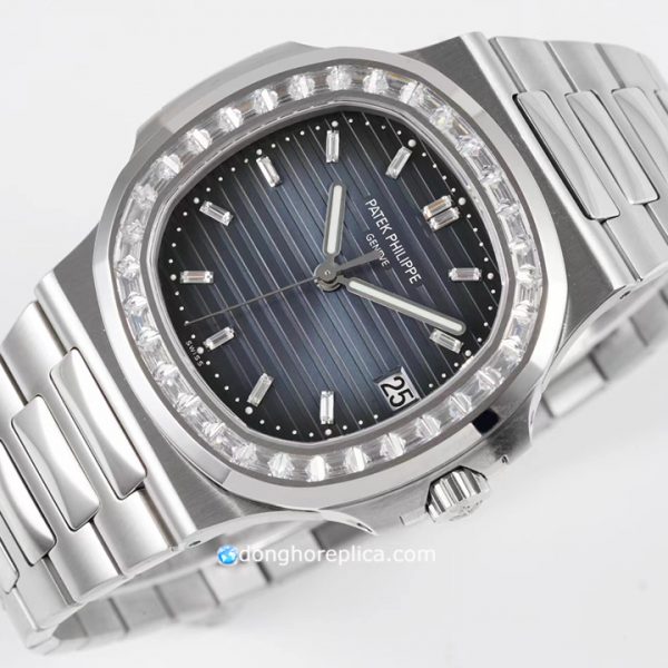 Mẫu đồng hồ Patek Philippe Geneve Nautilus 5711 Blue Dial Diamond có kích thước phù hợp với tất cả mọi người