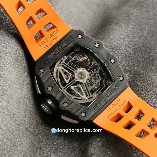 Chiếc đồng hồ Richard Mille giá tốt Mclaren Flyback RM 11-03 được trang bị bộ máy Thụy Sỹ cao cấp