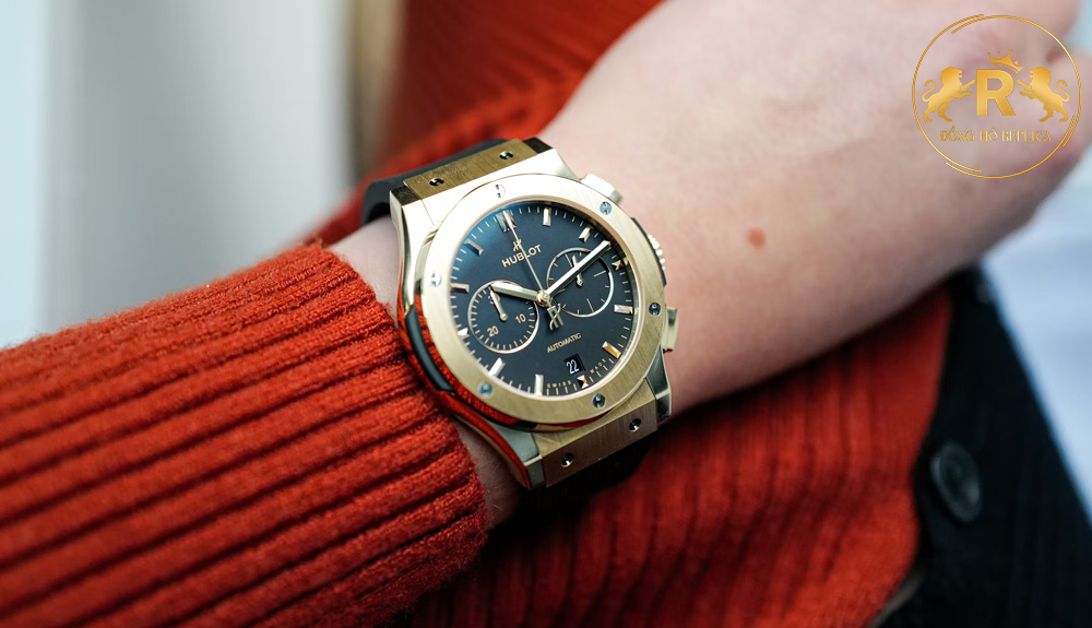 Đeo đồng hồ Hublot thường xuyên trên cổ tay (ít nhất 8 tiếng/ngày)
