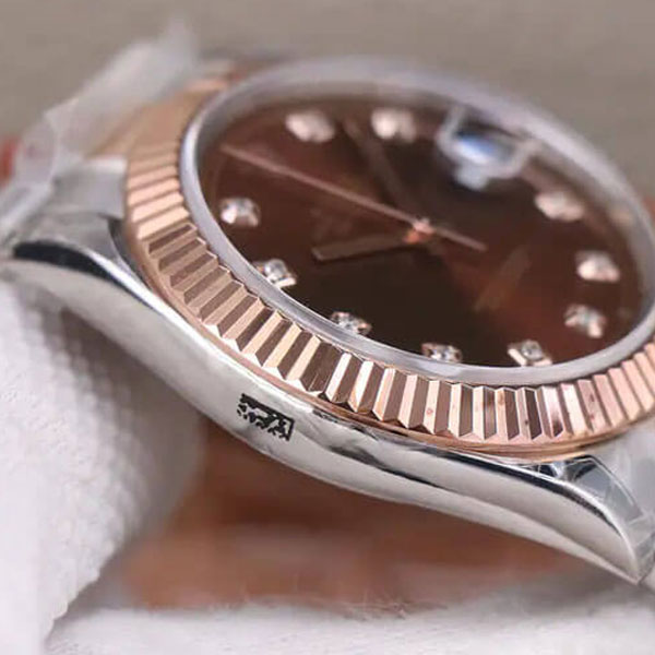 Đồng hồ Rolex Replica 126331 Chocolate được trang bị vỏ Oyster nổi tiếng