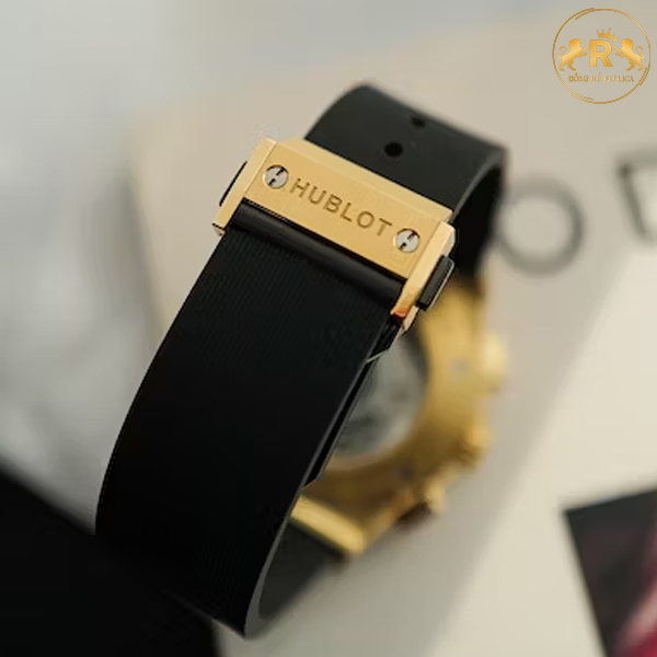 đồng hồ Hublot 18k được trang bị dây đeo cao su màu đen