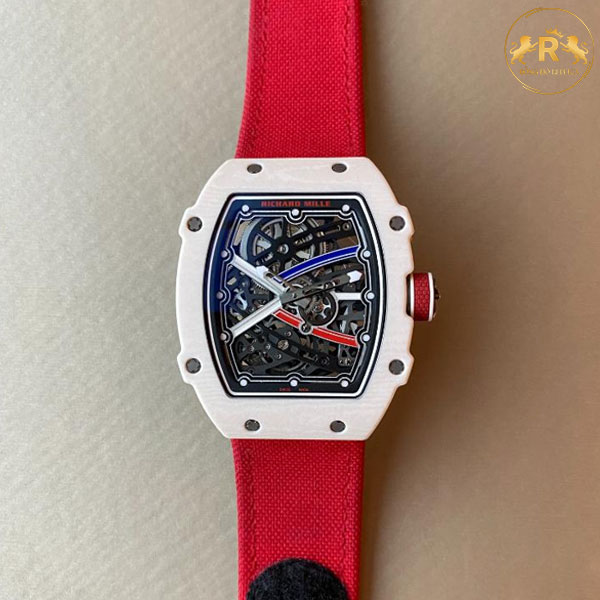 Phiên bản đồng hồ Richard Mille đỏ RM67- 02 là một trong những mẫu phổ biến và nhẹ nhất trong bộ sưu tập của hãng