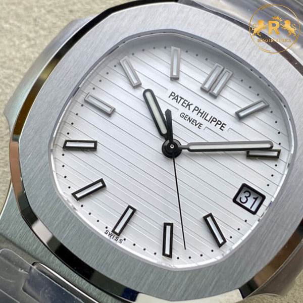 Mẫu đồng hồ Patek Philippe Nautilus 5711 mang đến một thiết kế trắng Classic trên phần mặt Dial và vỏ Case sản phẩm