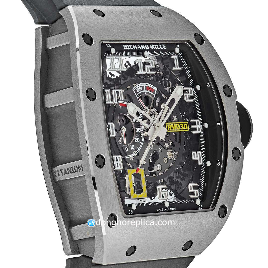 Sự hoàn thiện của phiên bản đồng hồ Richard Mille RM 030 Replica 1:1 được đạt nhờ chất liệu Titanium sản phẩm.