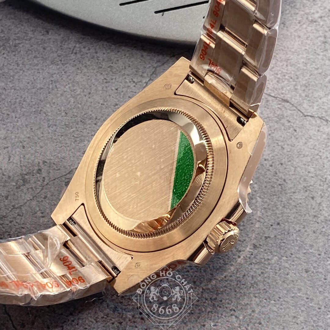 Bộ máy Caliber 3285 của mẫu đồng hồ Rolex 126715CHNR-0001 GMT Master II Everose được hoàn thiện y như hàng Auth.