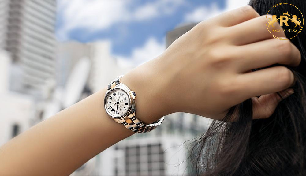 Cách đeo đồng hồ Cartier nữ đúng cỡ cổ tay