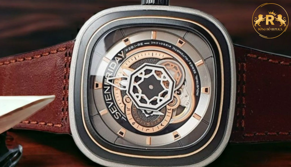 Mặt số của đồng hồ Sevenfriday P2B 01 có thiết kế tinh tế và độc đáo